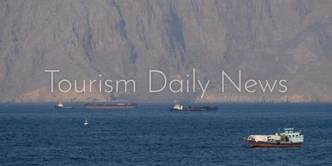 سفن رحلات بحرية عالقة في الخليج العربي تنجح في عبور مضيق هرمز