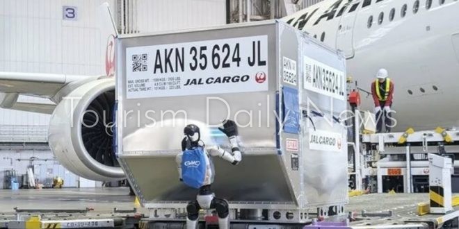 الخطوط اليابانية تعتزم إدخال روبوتات شبيهة بالبشر للعمل في مناولة الأمتعة