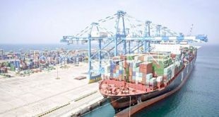 تعليق جميع العمليات في الميناء الرئيسي بالبحرين