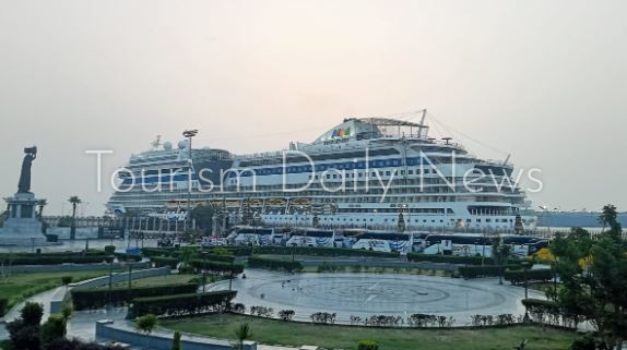 قناة السويس تستقبل السفينة السياحية AIDA STELLA قادمة من الإسكندرية