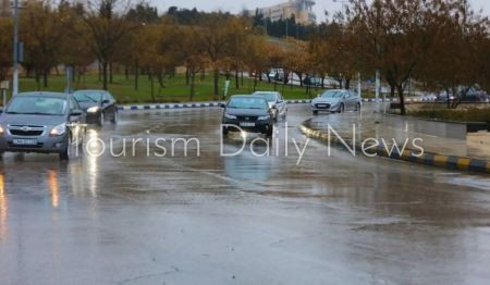 أجواء غائمة ورياح نشطة وأمطار في الأردن ودافئ في الأغوار والبحر الميت