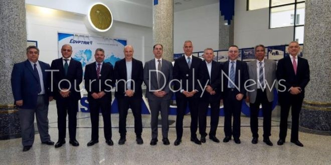 بروتوكول بين مصر للطيران ونادي هليوبوليس وتانيس للسياحة لدعم للفرق الرياضية