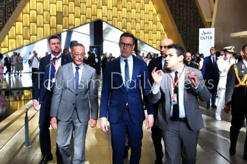 رئيس جمهورية فنلندا يزور المتحف المصري الكبير ومنطقة أهرامات الجيزة