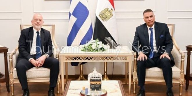 اللواء الدكتور إسماعيل كمال، محافظ جنوب سيناء، مع السفير اليوناني لدى القاهرة نيكولاوس باباجورجيو