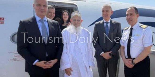 رئيس القابضة لمصر للطيران يودِّع سلطان البهرة إلي مومبسا بكينيا