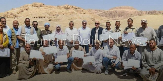 وزير السياحة يبحث تطوير منظومة العمل الأثري مع العاملين بالأقصر