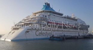 سياح السفينة CRYSTAL SERENITY يتجولون بميناء السخنة