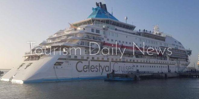 سياح السفينة CRYSTAL SERENITY يتجولون بميناء السخنة