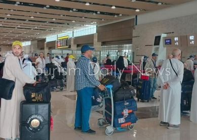 انطلاق أولى رحلات إعادة حجاج السياحة المصريين من مكة