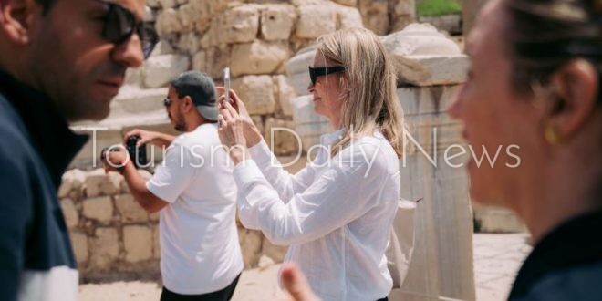الرئيس التنفيذي للمجلس العالمي للسياحة والسفر تزور منطقة أهرامات الجيزة