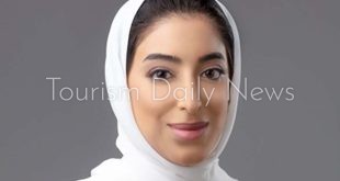 وزيرة السياحة فاطمة الصيرفي