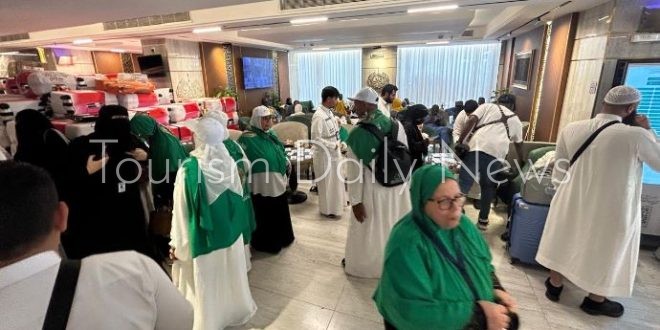 استنفار لجان السياحة بالمطارات والمنافذ والشركات تنهي تأخيرات الحقائب