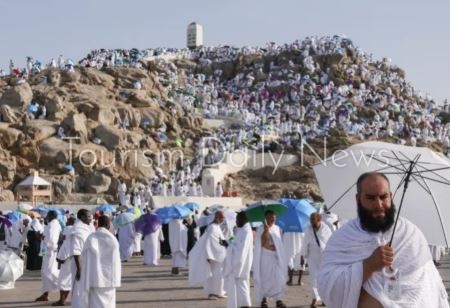 ابقوا في المخيمات.. وزارة الحج تدعو حجاج بيت الله لتجنب حرارة الشمس بعرفات