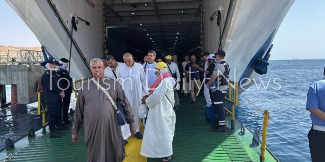 وزير السياحة يوجّه باتخاذ الإجراءات لضمان سهولة وسلامة سفر حجاج السياحة