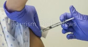 مصر تشدد الرقابة بالمطارات والفنادق وتأهب سياحي وصحي لمواجهة إيبولا
