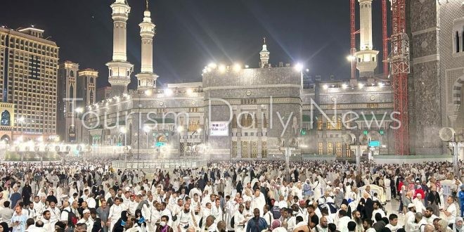 1.5 مليون حاج أجنبي في مكة .. روحانيات تتحدى حرارة الصيف وتوترات المنطقة