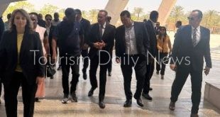 رئيس وزراء جمهورية بوروندي وحرمه يزوران المتحف المصري الكبير