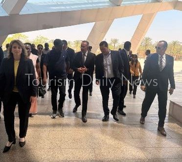 رئيس وزراء جمهورية بوروندي وحرمه يزوران المتحف المصري الكبير