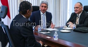 فتحي يلتقي هيئة المرشدين الدينيين بشرطة نيويورك لتعزيز السياحة الروحانية