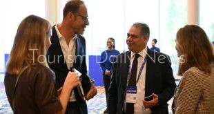 دور تقنيات الذكاء الاصطناعي في تطوير الخدمات السياحية وتعزيز تجربة السفر