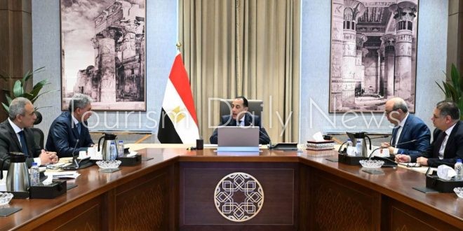رئيس الوزراء يُتابع إجراءات دعم وتحفيز قطاع السياحة