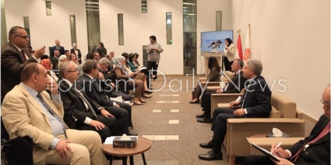 خلال تدشين شريف فتحي وزير السياحة والآثار، محطة للطاقة الشمسية بالمتحف المصري الكبير