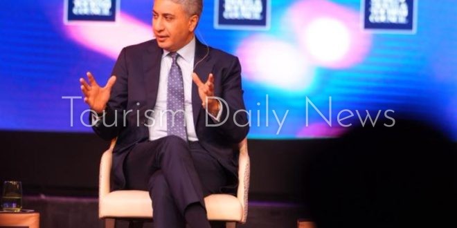 فتحي يستعرض جهود مصر لتشجيع وزيادة رحلات الطيران السياحية الوافدة