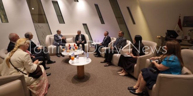 وزير السياحة والآثار يلتقي رئيس وزراء صربيا خلال زيارته الحالية لمصر