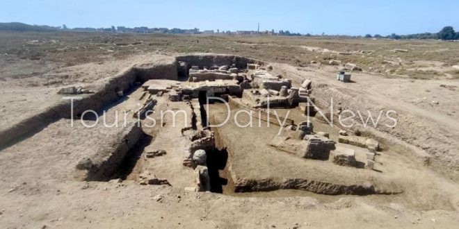 إهناسيا تكشف أسرار ألفي عام حضارات وتعثر على خرطوش سنوسرت ورأس أفروديت