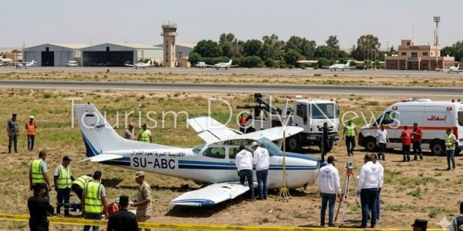 وزير الطيران يفتح تحقيقًا في مصرع طيار وإصابة متدربة في سقوط طائرة تدريب