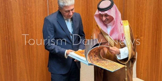 فتحي والخطيب يبحثان الربط الجوي بين المقاصد السياحية المصرية والسعودية