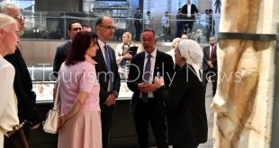 رئيس وزراء صربيا والوفد المرافق له في جولة داخل المتحف المصري الكبير