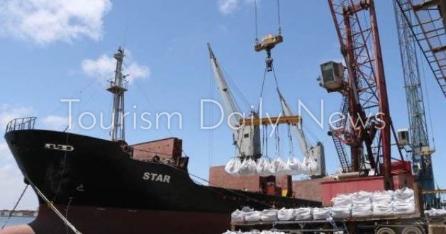 نشاط بميناء دمياط وتداول 2675 حاوية واستقبال 43 ألف طن بضائع خلال 24 ساعة