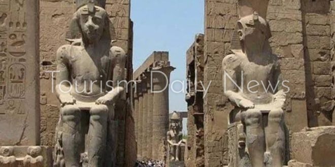 ترحيل بلوجر أمريكي وصديقته ومنعهما دخول البلاد بعد الإساءة للسياحة المصرية