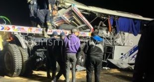 بعد مصرع سائق شاحنة .. أسوان تؤمن رحلة فوج إسباني لأبو سمبل بعد حادث مروري