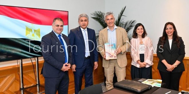 ماذا دار في لقاء وزير السياحة بمنظمي الرحلات ومسئولي شركات السفر الفرنسية؟