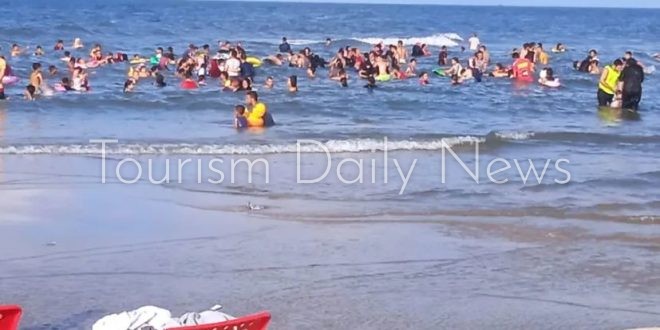 تحذيرات الطقس وارتفاع الأمواج تفرض قيودًا على الشواطئ والسياحة الساحلية