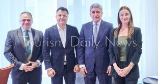فتحي يدعو لبرامج تجمع آثار مصر وشواطئها