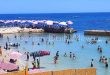 حركة نشطة على شواطئ الإسكندرية وإرشادات السلامة للحفاظ على السياحة