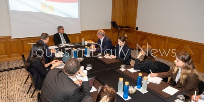 فتحي يبحث مع اتحاد وكالات السفر ومنظمي الرحلات بفرنسا السياحة الوافدة لمصر