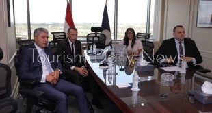 شريف في أسوان يبحث مع لاشين تعزيز التعاون لدعم الحركة السياحية للمحافظة