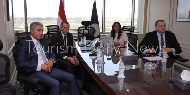 شريف في أسوان يبحث مع لاشين تعزيز التعاون لدعم الحركة السياحية للمحافظة
