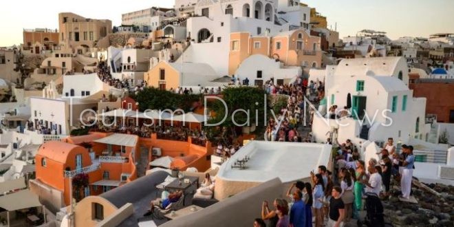 سانتوريني قبل السياحة.. معرض يكشف الوجه الذي صنع اقتصاد الجزيرة