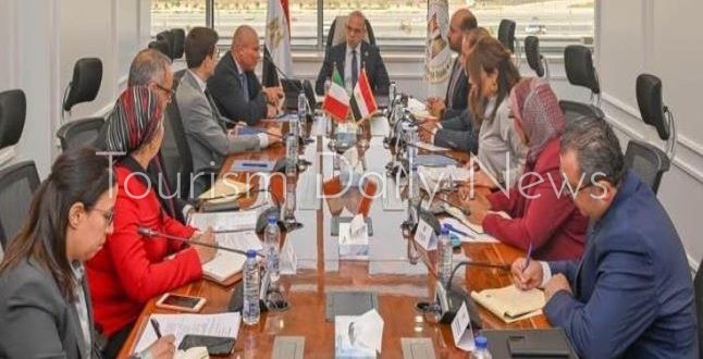 خلال لقاء الدكتور محمد فريد، وزير الاستثمار والتجارة الخارجية، مع أجوستينو باليزي، سفير إيطاليا لدى مصر