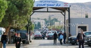 لبنان يعيد فتح بوابة السفر للسوريين .. السياحة النظامية تواجه التهريب