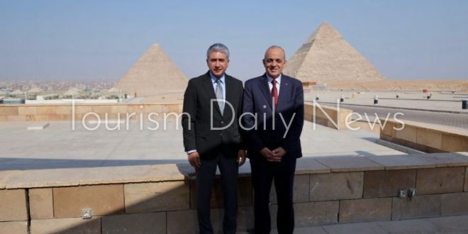 خلال لقاء شريف فتحي وزير السياحة والآثار، بعماد الحجازين وزير السياحة والآثار الأردني، بالمتحف المصري الكبير