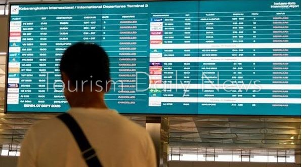مطار جاكرتا يستعيد حركة الطيران تدريجيًا ورماد أناك كراكاتاو يربك السفر