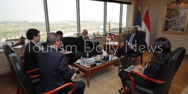 شريف يبحث مع السفير الياباني بالقاهرة تعزيز التعاون السياحي والأثري