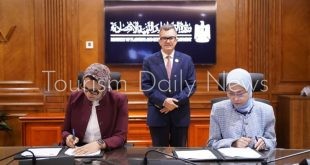 الدكتور أحمد رستم، وزير التخطيط والتنمية الاقتصادية، يشهد توقيع اتفاق التسوية بين المحافظة وبنك الاستثمار القومي