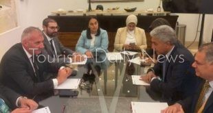 فتحي يلتقي وزير سياحة مالطا لبحث تعزيز التعاون السياحي بين البلدين